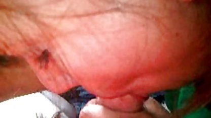 Istrinya yang menawan melompat pada hitam panjang penis ariel dan putih segera