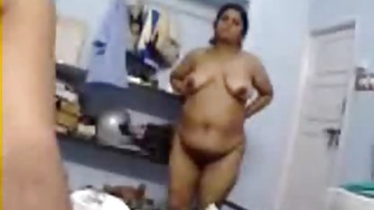 Lingerie seksi yang tahu bagaimana untuk kontol tegang panjang pesta